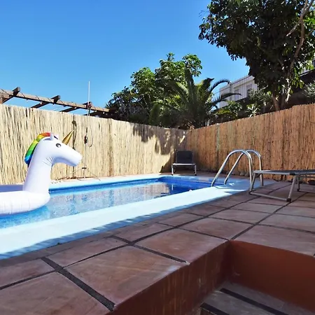 Апартаменты Private Pool With Bbq In Front Of The Beach *